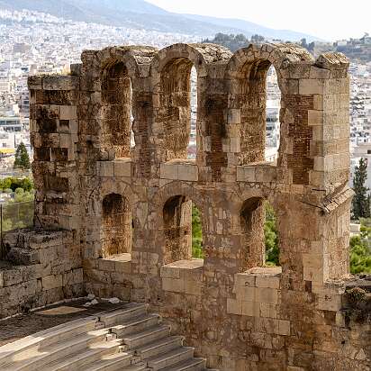 Афины, Акрополь Театр кого-то (но того же самого, что и на предыдущем фото), левая часть, на фоне того же города.