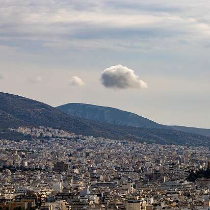 Афины, Акрополь Вид на Афины с Акрополя. И да простят меня все, но собственно город Афины мне понравился не очень. По крайней мере там, где я этот город видел. Грязный, очень...